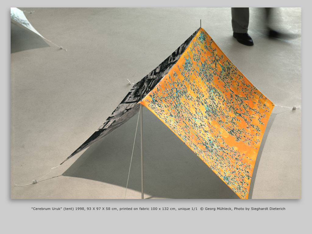 “Cerebrum Uruk” (tent) 1998, 93 X 97 X 58 cm, printed on fabric 100 x 132 cm, unique 1/1  © Georg Mühleck, Photo by Sieghardt Dieterich